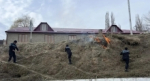Сотрудники ОМВД РФ по Гумбету приняли активное участие в общерайонном субботнике